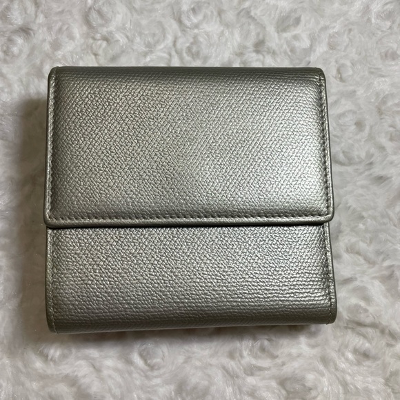 Chanel Sevruga Silver Compact Wallet 🩶 - Picture 4 of 16